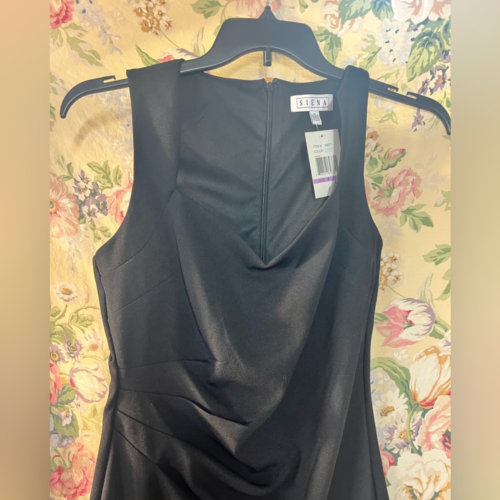 Elegant Black Sleeveless Mini Dress - Picture 2 of 12